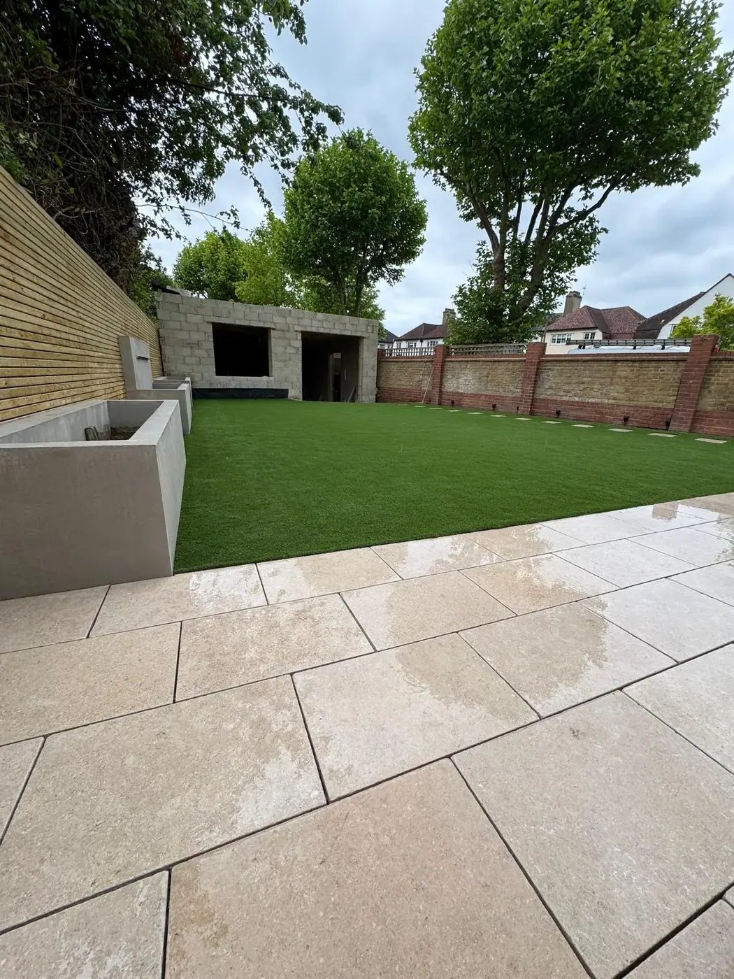 Garden paving, steps & planting: VISAN-supplied photograph