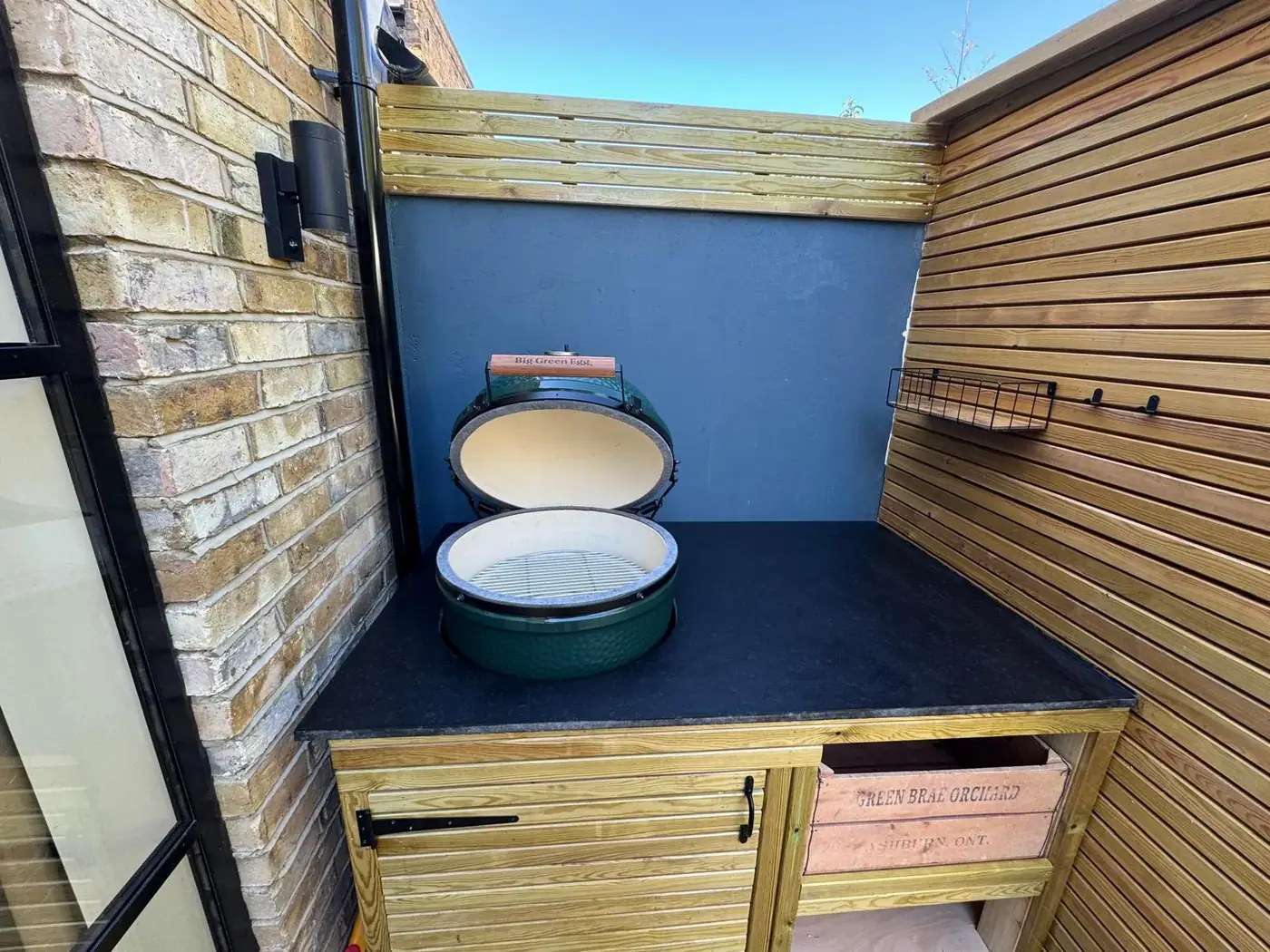 Custom outdoor BBQ station; photograph 15
