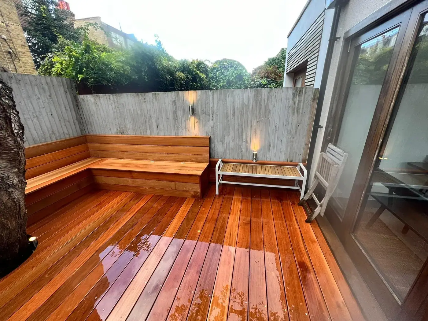 Built-in hardwood seating & decking: VISAN-supplied photograph