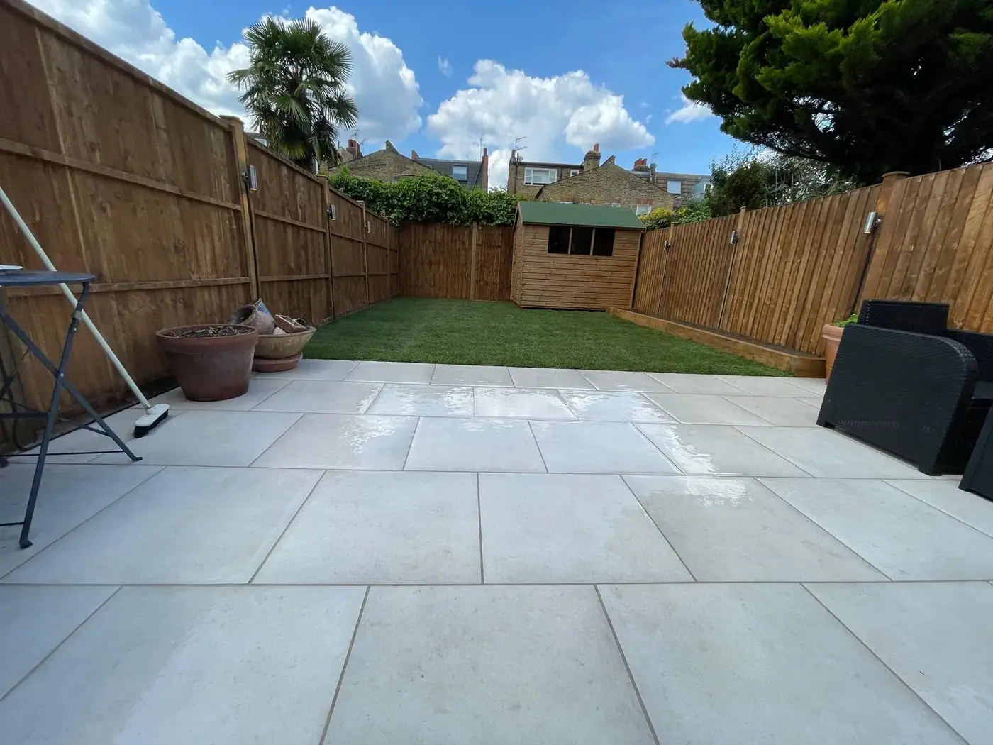 Porcelain terrace with lawn: VISAN-supplied photograph